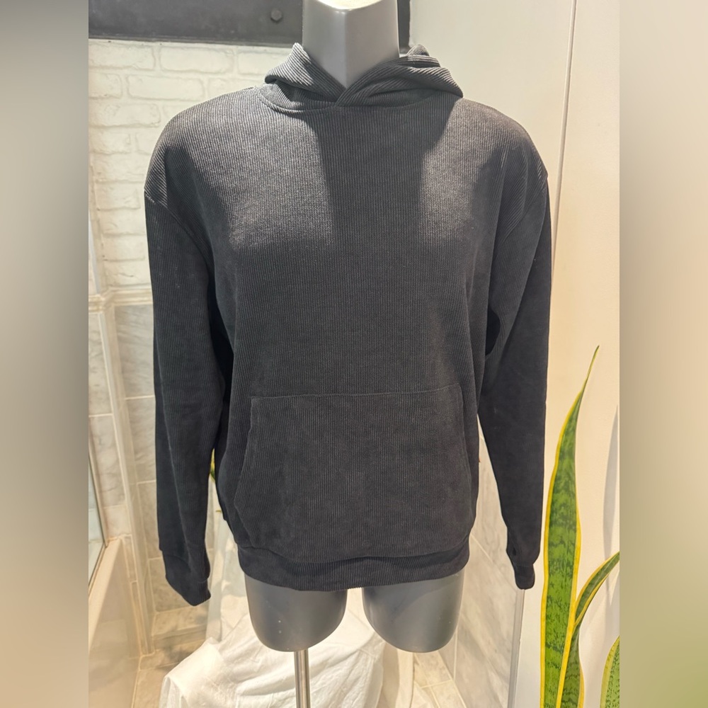NWT Black Hoodie cord texture , new with size medium